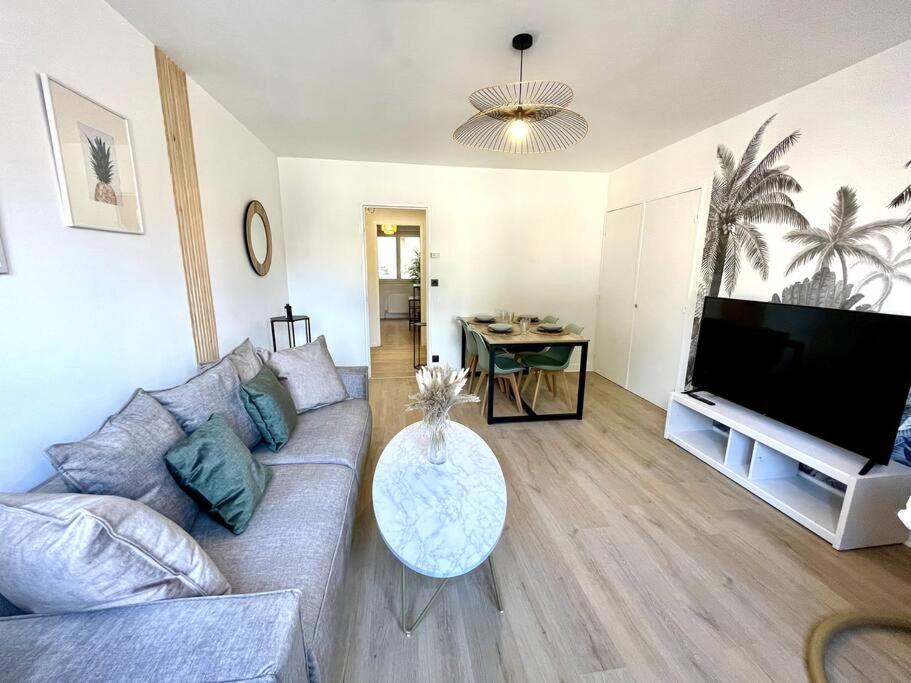 L'Instant Present - Calme & Elegant Proche Gare Apartamento Roanne Exterior foto